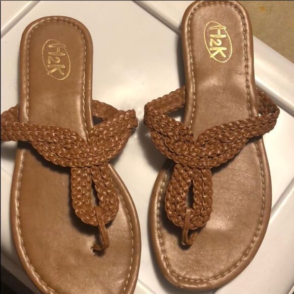 H2K | Tan Braided Flat Slip On Flip Flops Women’s Size 8 - Picture 1 of 1